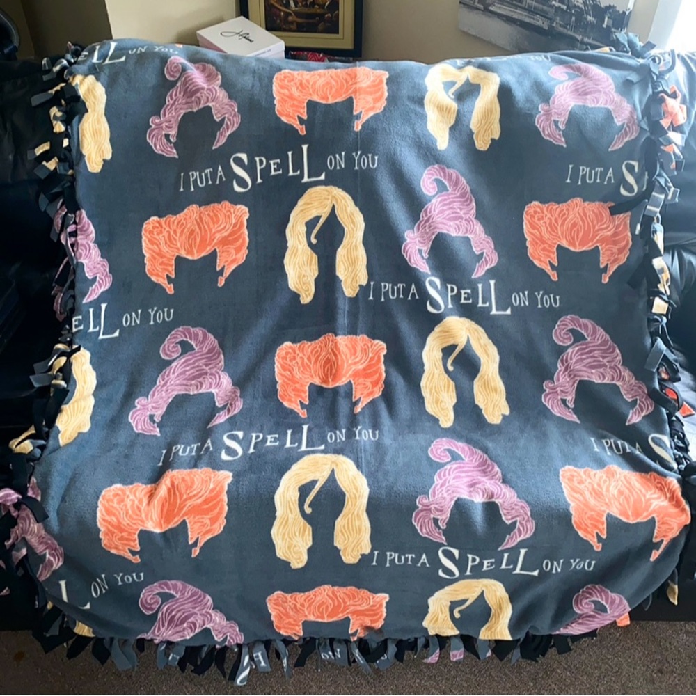 Handmade Hocus Pocus blanket. Pristine no blemishes.